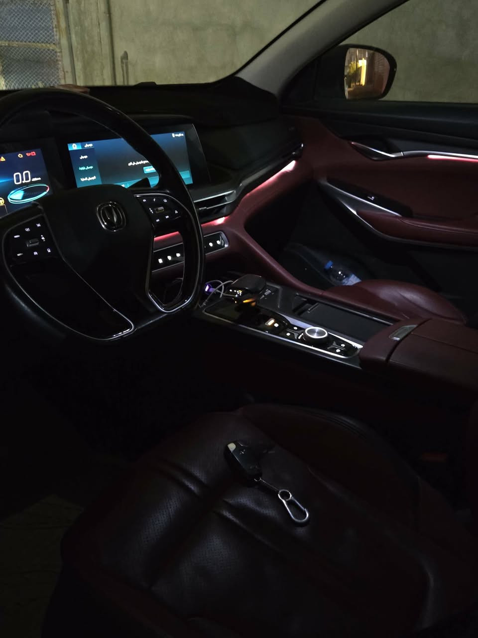 السلام عليكم شانجان cs75 plus
لون ابيض داخل احمر رقم بغداد حرة 
مواصفاتها 
• محرك قوي توربو + جير أوتوماتيك ناعم
•  LED اضأة أمامية وخلفية + نهارية 
•إنارة ترحيب أرضية 
• فتحة سقف بانوراما
• مقاعد جلد فاخرة
• مقاعد كهربائية ونظام تخزين 
•تبريد مقاعد 
• شاشتين متصلات (عدادات + شاشة وسطية كبيرة)
• نظام تشغيل ذكي (بصمة / زر تشغيل)
•تشغيل عن بعد 
•تحكم قيادة بالريمونت 
•اوتو بارك 
• تكييف أوتوماتيك ثنائي المناطق
• فتحات تكييف خلفية
• إضاءة داخلية متغيرة عدة اللوان  Ambient Light 
• كاميرا 360 درجة
• حساسات أمامية وخلفية
• رادار النقطة العمياء
• مثبت سرعة ذكي
• نظام المحافظة على المسار
•نظام مانع تصادم أمامي ومانع تصادم خلفي
• شنطة كهربائية
•مساعد صعود مرتفعات
• تحكم كامل بالمقود
•أربعة أنظمة قيادة 
•دخول ذكي 
•مرايات شفط 
•دوسات كهربائية

وبعد مواصفاتها كثيرة 
ماشية السيارة ٧٢ الف كيلو 
مكانها بغداد 
السعر 170 ورقة 
التواصل ***********
