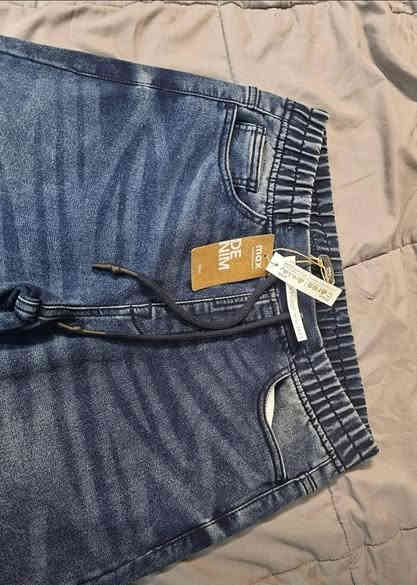 التميز يناديك 

 بناطير  كابوي   ماركات  جيدة  ومتميزة شاهد وتمتع 

قياسات 30 ,32  , 34 ,38   .. قياسات مرفقه  مع كل صورة 
 
السعر ٢٥ الف 

خامه قطن  خفيف ، فصال ليكرا  ،  من الأسفل حجل 

تابع كل ما هو جديد ونادر ومميز 

للمزيد من المعلومات يرجى التواصل على الخاص او التواصل على الواتس اب على رقم الهاتف ***********
