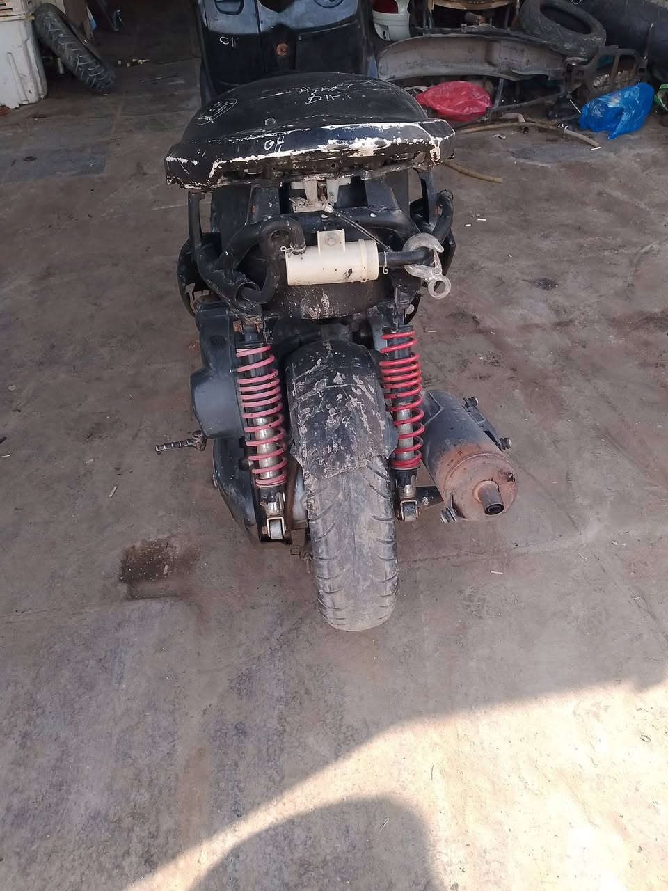 سلام عليكم دراجه سكنس كابريتر شغاله كلشي مابيها بوشه 58ونص شد جديد ابيع كوم حديد  السعر 180وبيها مجال مستعجل عله بيعتها متواجد واتساب ورصيد (***********)
