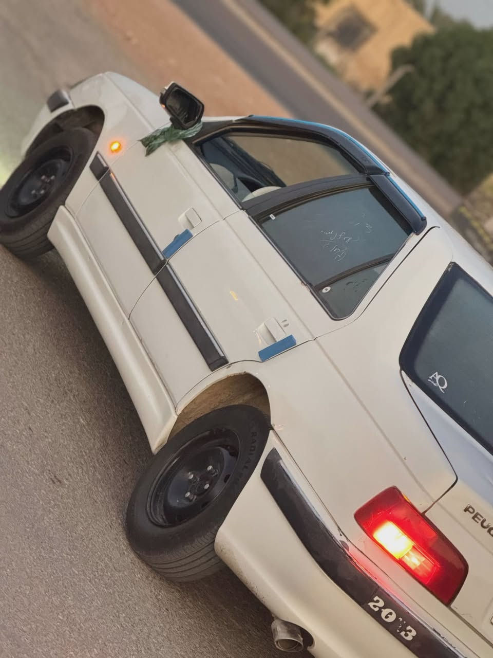 السلام عليكم للبيع فقط 
بيجو بارص موديل 13 كفاله عامه ماعده الاهلال
رقم قادسيه الدولي بسمي 
سنويه ل27
كير ومكينه كفاله 
وحداديه وعربانه كله جديد 
تخم تاير جديد
كهربائيات گلها شغاله لايت زنون
المكان ديوانيه قضاء السدير
الاستفسار اتصل
***********

