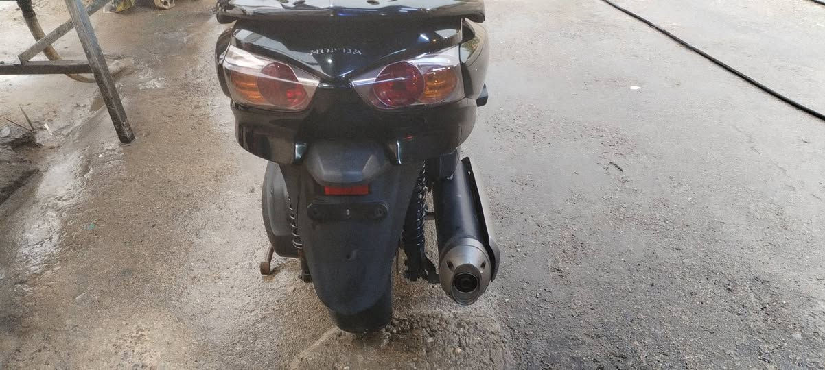 سلام عليكم فوزه 10 sاربع تحويلات   نازله من الرمبه بشهر 10 امانت الله ما طالع بيه قليل الدراجه كلش نضيفه  مكاني البياع سويب  سعر 14 وبيه مجال حك الجيه  رقمي ***********
