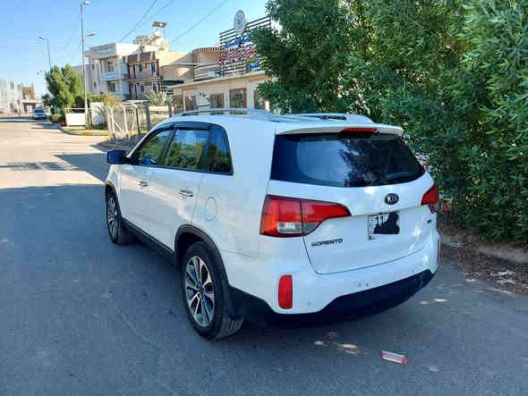 السلام عليكم 
للبيع سورنتو 2013 خليجي رقم بغداد انكليزي بأسمي محرك 2400 مكفوله من الصبغ بيها فقط بارد قليل بقبغ الجنطه جوه الرقم مواصفات بصمه بردات خلفيه بدلات البريك والبانزين نيكل مري شفط حساسات كامره تبريد بيانو منفصل تبريد ثلاث قطع ويل جبير السعر 168$ للاستفسار ***********
