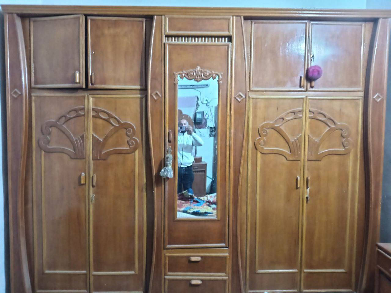 السلام عليكم غرفة نوم لبيع ب500 وبيها مجال الاتصال ع الرقم ***********
