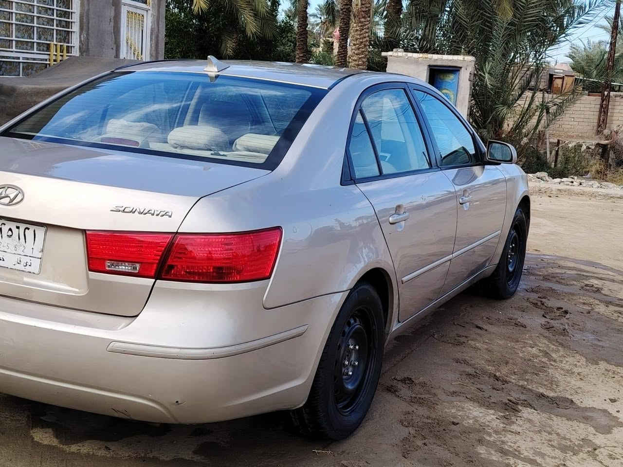 السلام عليكم سوناتا وارد امريكي موديل 2010 السياره بانزين غاز بيه تبديل جاملغ وباب بدون دواخل جاهزه من كل النواحي تبريد تدفئه حداديه تخم تاير باتري جديد دواخل عسلي  مال جناي السعر 107وبيها مجال حك الجيه السياره احله من اصوره مكان السياره ناصريه سوق الشيوخ اتصل بيك خير ودلل ***********

