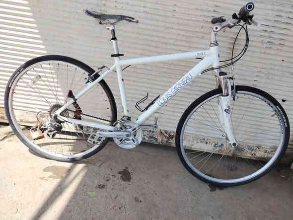 السلام عليكم
*اقرأ المنشور قبل أي شيئ 

للبيع 

النوع :LOUS GARNEAU (ترحال/هجين) ختم واحد 

السيستم : SHIMANO 

عدد السرع 8*3 /صينية SHIMANO /عقرب SHIMANO

نظافة فريم البايك %90 يحتوي فقط على شخوط لا يوجد فطر أو كسر 

*دبل ألمنيوم /فريم ألمنيوم  /ويل ألمنيوم 

سعر البايك مع الملحقات 230 ألف وبيه مجال قليل جداً الصراحة لين الاغراض ألي مشريهن أله غاليات 

سعر البايك بدون الملحقات ١٩٠ألف  
 
* مكاني بغداد  البلديات 

للتواصل  /*********** أو تفضل خاص 🤍

(و الحمدلله والشكر)
