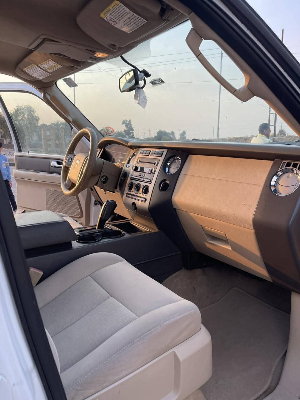 السلام عليكم 
فورد اكسبديشن خليجي
وگاله المنصوري 
كفاله عامة 
كشر كير مكينه
ماشيه123 
بعدها حته ارضيه شركة وكتلوكات بيها ع ايد وحده 
رقم هزه جديده
***********
