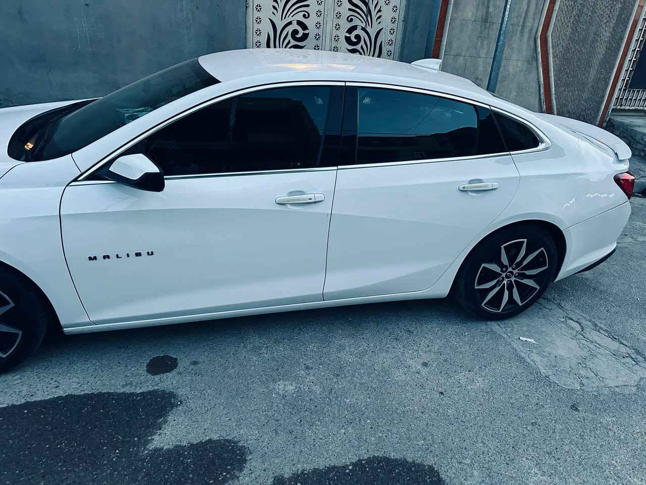 ماليبو فئة Rs رقم كربلاء جديد هزه جديدة السيارة باسمي قبل 10 ايام رقمته حادثه جنطه صبغ والجاملغات بارد وبيه طخه بسيطه بشباك ولايت موضحه بالصور بجم كبس السيارة ماشيه 56 الف الف تبريد حداديه فول مابيه اي نقص سعر 110 وبيه مجال للشراي مكان السيارة كربلاء ***********
