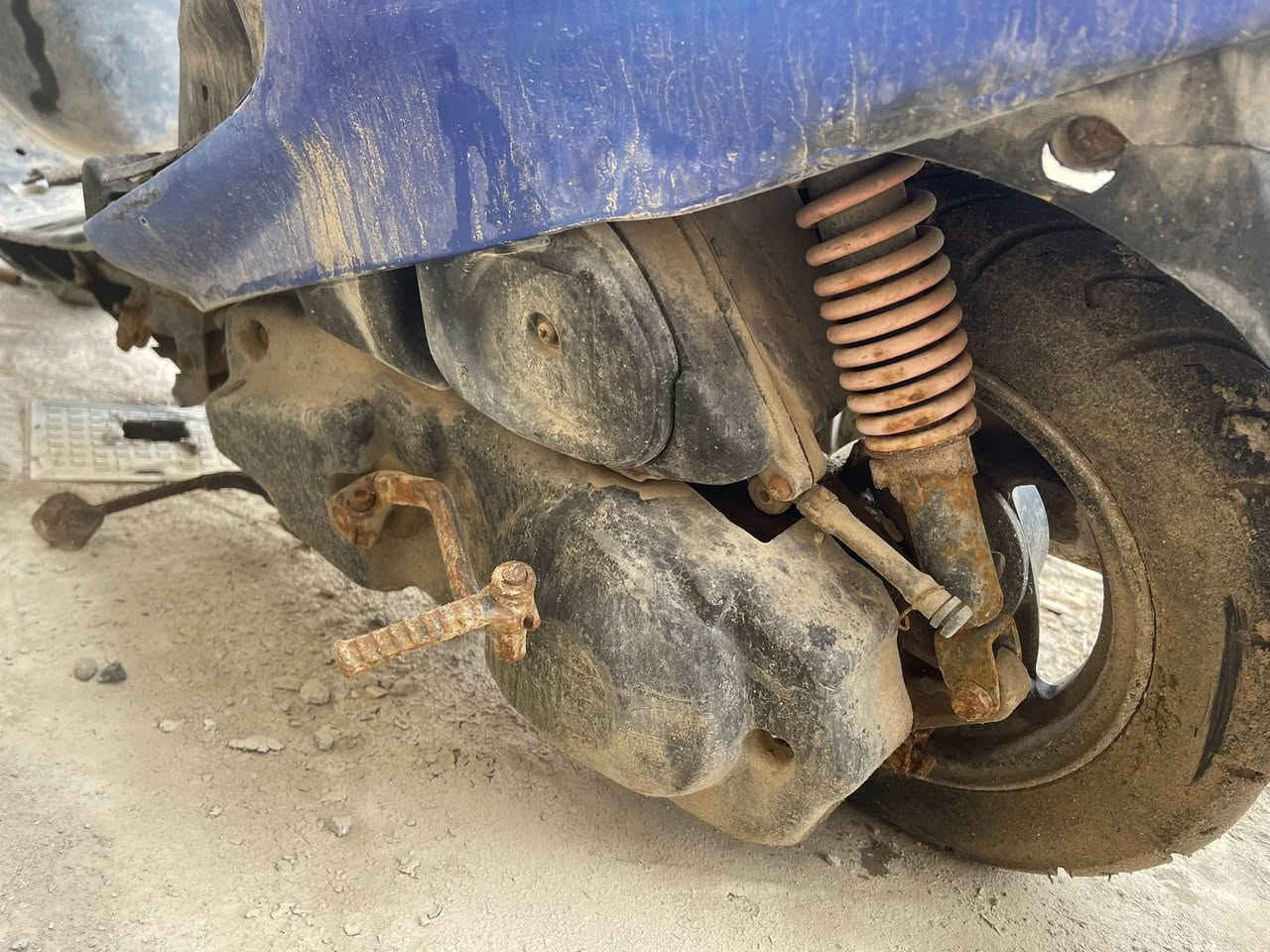 دراجه للبيع  سعر مناسب جداا متروكه محركها ما بي شي
حاليا ما تشتغل متروكه صار تلث اسنين تايراتها ما بيهن شي فقط نازلات 

العنوان ابو صخير سكن المطار 

***********
