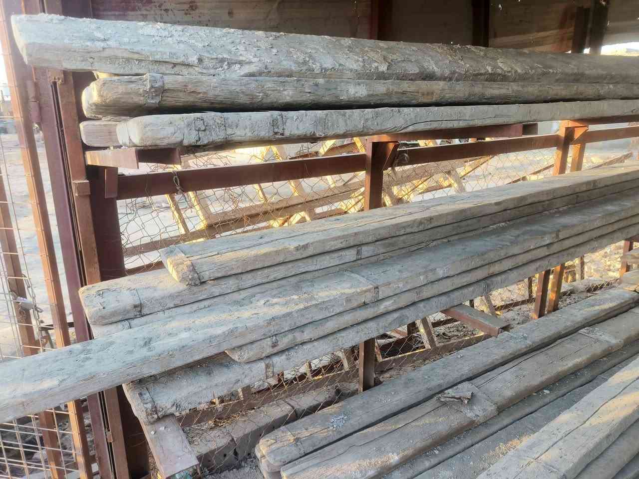 سلام عليكم سكله البيع    طزل متر ونص عدد ٤٠طزل مترين٢٠طزل مترين ونص ١٠وطزل ٣متر ودوس ٤٣دوسه وتركيب ٢٠ وبراميل ١٤برميل وعرباين ١٠ درين حجم كبير اثنين وحجم صغير واحد وكوسره حجم صغير  مكاني بالديوانيه الحمزه الشرقي لاتصال ***********
