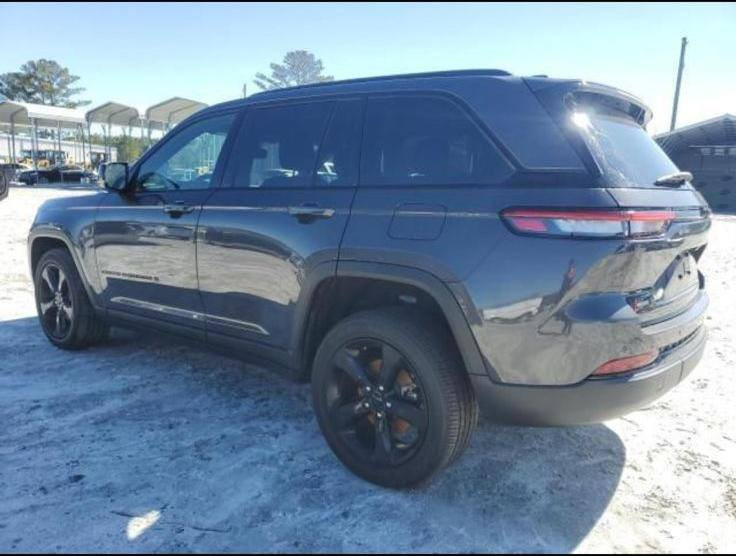 السلام عليكم جيب  شيروكي لمتدد 
2024 
Jeep Grand Cherokee 4Xe 2024
حجم المكينه : 2000  تيربو
الضرر  : جاملغ الايمن فقط 
الباقي كفاله عامه سيارة جديده 
فول مواصفات 1/1  عدا البانوراما 
5 راكب سيارة. 
الرقم بغداد تحويل سيارة 
#السعر : مناااااسب 
مكانها السيارة بغداد /الشعلة 
الاستفسار واتساب (***********)
