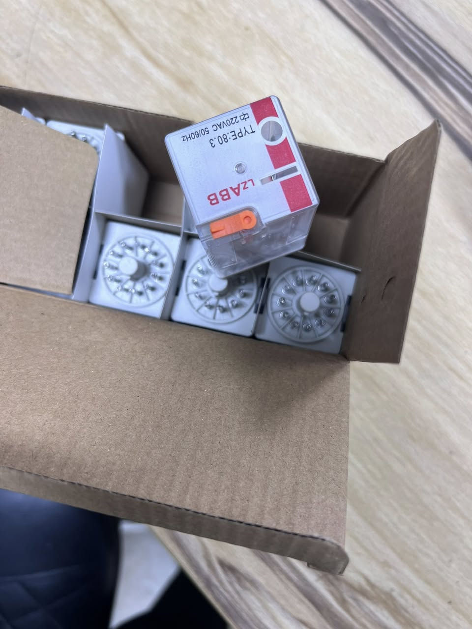 السلام عليكم يتوفر 
ڤيز فلر متغير تركي اصلي سنكل +ثري فيز 👈 10 الاف
تايمر تركي اصلي 👈 8 الاف
رلي ABB 11 بن 👈 6 الاف 
تايمر ساعه صيني 👈 5 الاف 
جوزه حمايه بيت 👈 12 الاف 
يوجد جميع المواد السيطره اي تي اس جمله مفرد 
بغداد 
عكد النصارى توجد خدمه توصيل جميع محافضات العراق 
***********
حسن المذكور
