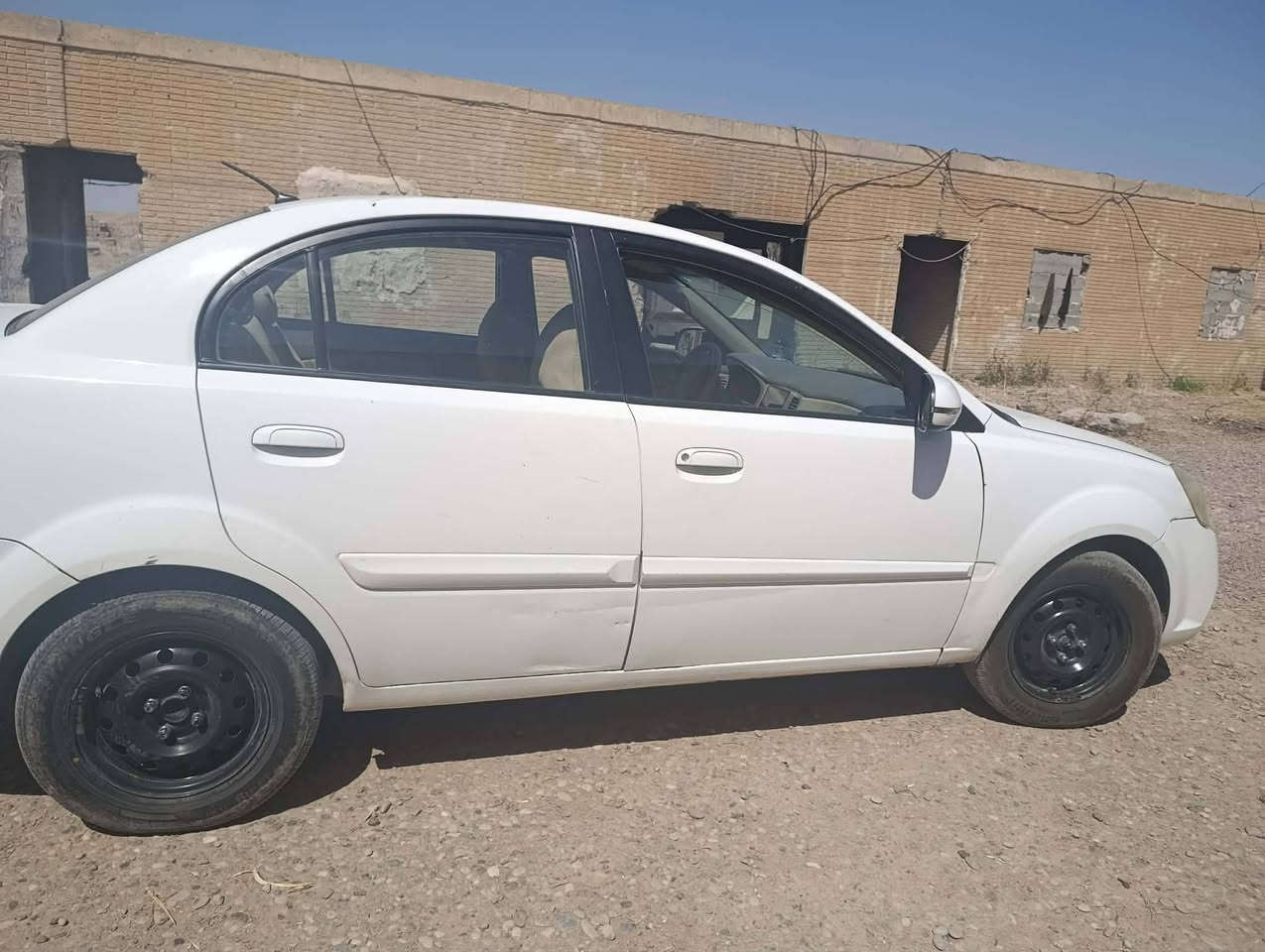 سلام عڵێکم ئەم سەیارە بۆ فرۆشتن مودیل 2011 گێرو مەکنیە بەشەرت سەنەوی تازەیە سۆنەرم دانەوە خوار بازاڕ 65مەجاڵ بۆ زانیاری تر پەیوەند بکە لەخزمەتام @إشارة 
شوین. کەلار 
ژ.م ***********
