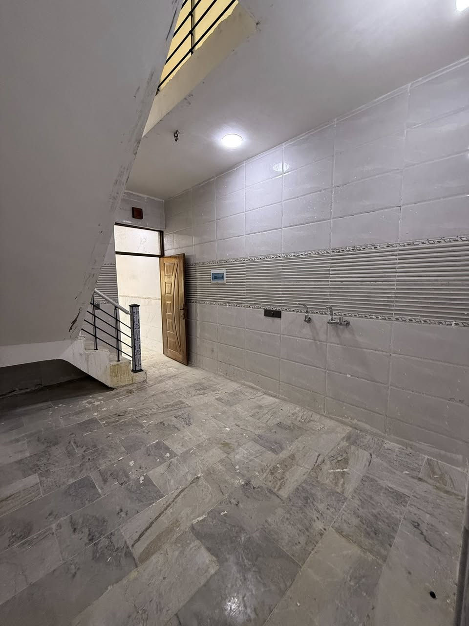 مشتمل 60م #للبيع واجهه 3 جديد 2025
استقبال و3 غرف نوم و خدمات طابقين 

#السعر 140 مليون  / طابو ملك صرف
الشعب حي الصحة مقابل جامع قباء و قرب التجاري

***********
