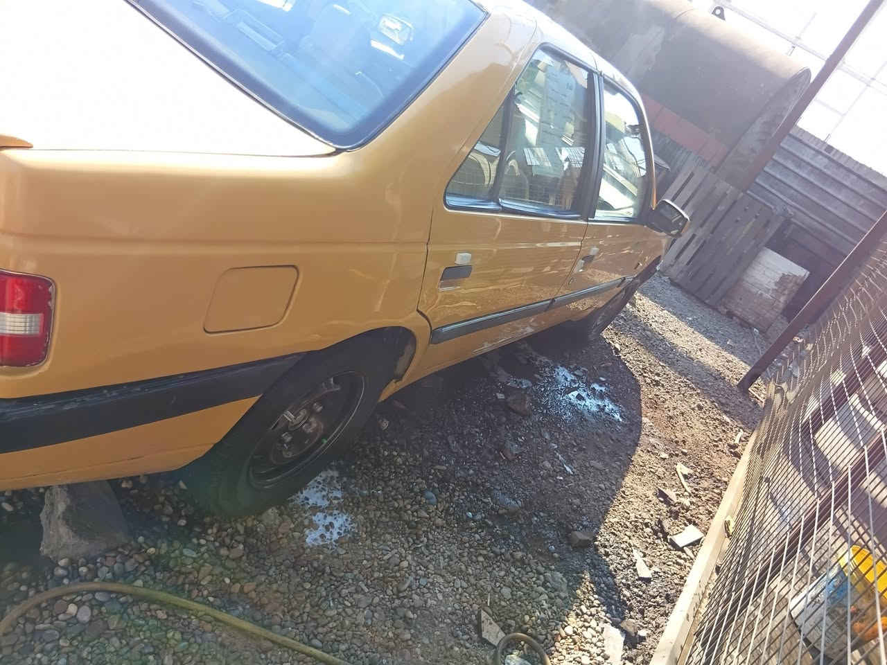 السلام عليكم بيجو لميس موديل 2013للبيع بيها الجاملغ الخلفي مصبوغ السعر 35 او بيها مجال***********
