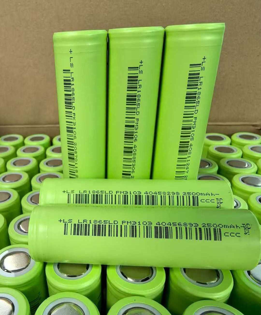 LS LR18650LD 3.6V 2500mAh Lithium batteries 2500mAh Lithium ion battery pack Max.Discharge Current(C)30A
Specification:
Model: LS LR18650LD 3.6V 2500mAh cell
Type:18650 3.6V lithium-ion rechargeable battery cell
Nominal Capacity:2500mAh
Cell Voltage:3.6V
Used for:Electric bicycle,Power bank,Electric bike,Electric toy car,Electric scooter,Energy storage power, sweepers,rechargeable fans, Trolley speaker, LED desk lamps,LED headlights,Solar energy storage,Solar light,Powerful torch,Medical device,Vacuum cleaner, trolley speakers,Skateboard,Balance car,Twist car,Electric drill, Electric tool, Electric Vehicles,Laptop,Model airplane, Electric fan,Flashlight,Bluetooth speakers,Solar street lights,Instrument equipment.etc.


**إذا كنت صاحب هذا الإعلان وتريد حذفه لأي سبب، رجاءا أرسل رسالة إلى الدعم الفني**