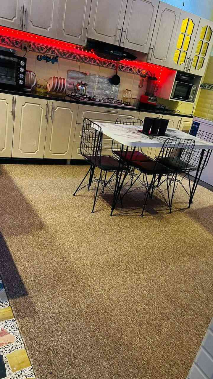 بيت طابو صرف مساحته 180متر الباويه المعامل شارع معمل ثلج داخل دربونه مع الأثاث كله  يحتوي  ع تلث طوابق طابق أرضي صاله جبيره مطبخ جبير استقبال خارجيه صحيات  خارجي وداخلي ووبطابق ثاني أيضا يحتوي على غرفتين وصاله صغيره وحمام وطابق الثالث غرفه كبيره معزوله(مخزن لبيت)اللستفسار يرجى الاتصال على هذا رقم *********** وتساب
