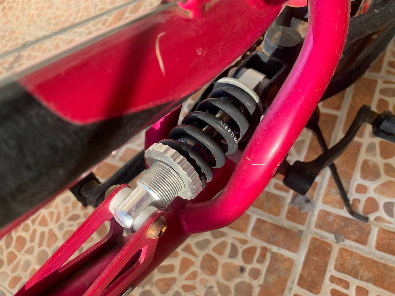 البايسكل للبيع المواصفات:
تايرات زوج جديد و كير سبع نمر و سرج ياباني اصلي و دبل المنيوم اصلي كلش قوي و البايسكل لونه احمر عله ماروني + السعر 90 الف دينار و بي مجال


**إذا كنت صاحب هذا الإعلان وتريد حذفه لأي سبب، رجاءا أرسل رسالة إلى الدعم الفني**