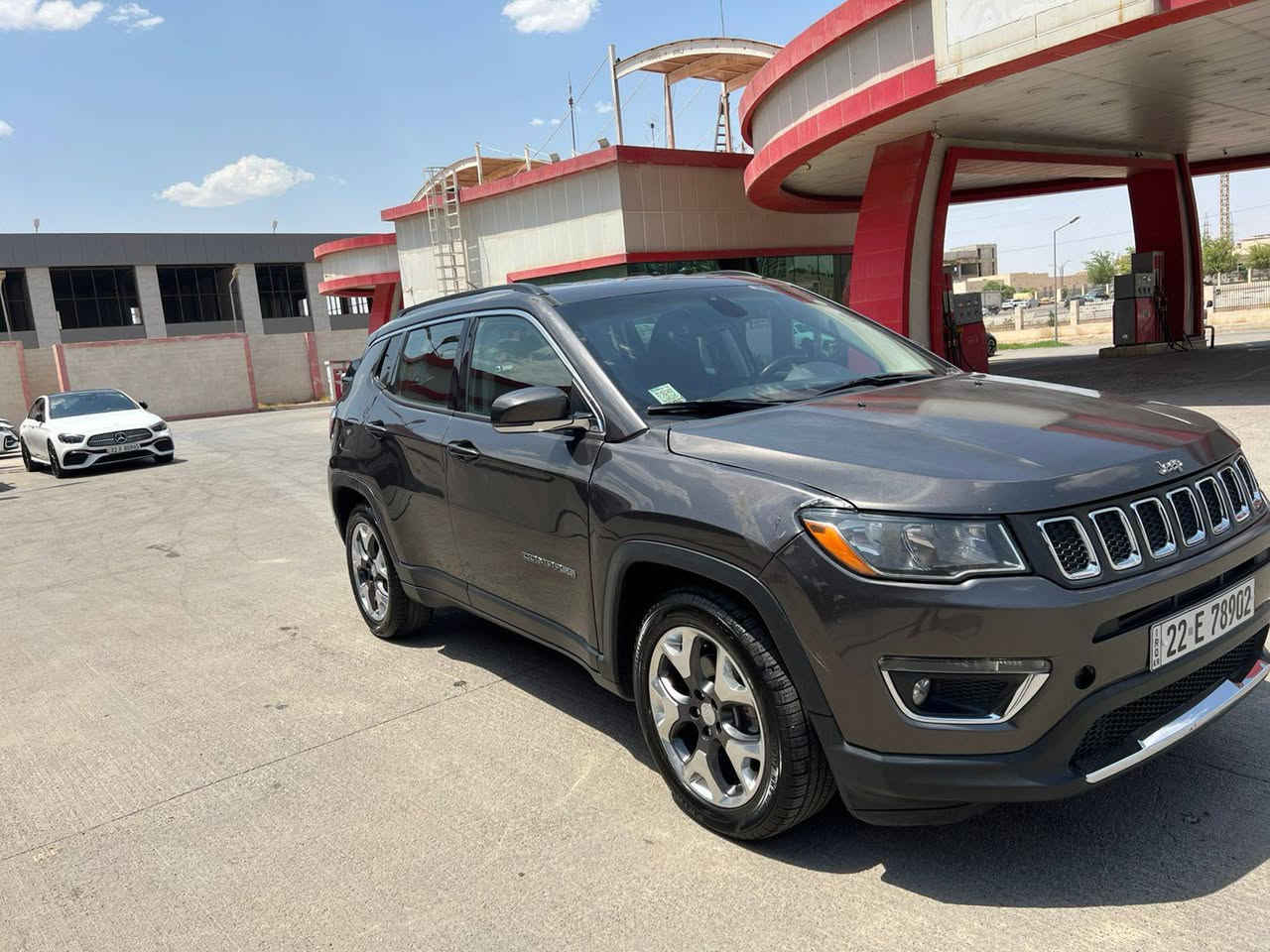 السلام عليكم
للبيع جيب كومباس 2020 نفطی

الضرر  بنيد بس 

الرقم: اربیل

المحرك :2400 ( اربعه سلندر)

الموديل:2020
 
العداد: 80الف كيلو 

•غرفه السياره: كشنات السياره اسود اصل

•السياره بصمه 
•كامره خلفيه 
•تبريد قطعين امامي وخلفي
•شاشه السياره كبيره
•سايد بريك اوتو ودكمه
•تحكم ستيرن جهتين 
•مثبت سرعه كروس
•نضام ABS

السعر المطلوب  125 ورقه مع مجال بسيط ترهم مراوس

الاتصال على:***********
***********
مكان السياره اربیل
