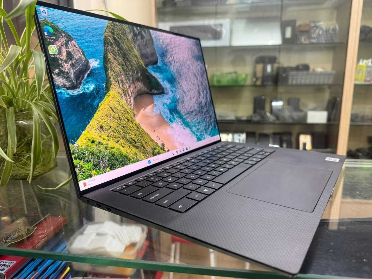 ® لابتوب DELL Precision 5550 - قوة
وأناقة في جهاز واحد!

المعالج: Intel Core i7-10850H بسرعة تصل

إلى 2.7 ghz
الرام: 32GB DDR4 - أداء سلس مع تعدد

المهام

التخزين: 1TB M.2 SSD- سرعة استجابة عالية

Nvidia Quadro T1000 :كرت الشاشة الخارجي

بحجم 4g

حجم الشاشة: 15.6انج لمس دقة العرض 4k

تجربة مشاهدة فائقة الوضوح

السعر 750

للاستفسار واتساب : ***********
