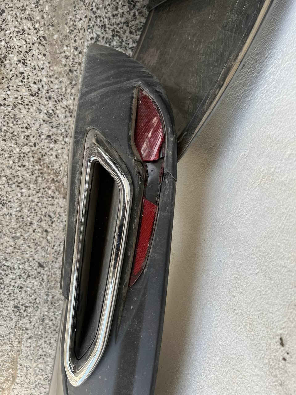 السلام عليكم للبيع دفيوزر نضيف شوية بي كسر وفسفورة مكسورة السعر٣٥ الف
***********
