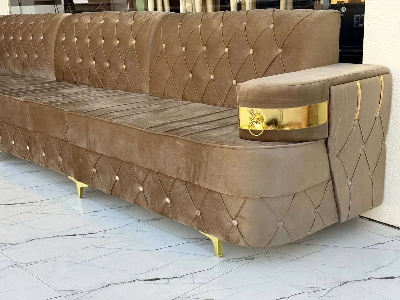 يتوفر لدينا جميع فصالات الديوان
 حسب الطلب 
خشب بلوك 16ملم قواطع خشب انج ونص
العنوان موصل ايمن شارع دكه بركه مقابل بورصة الكفاح 
اي استفسار ‏‪***********‬‏
