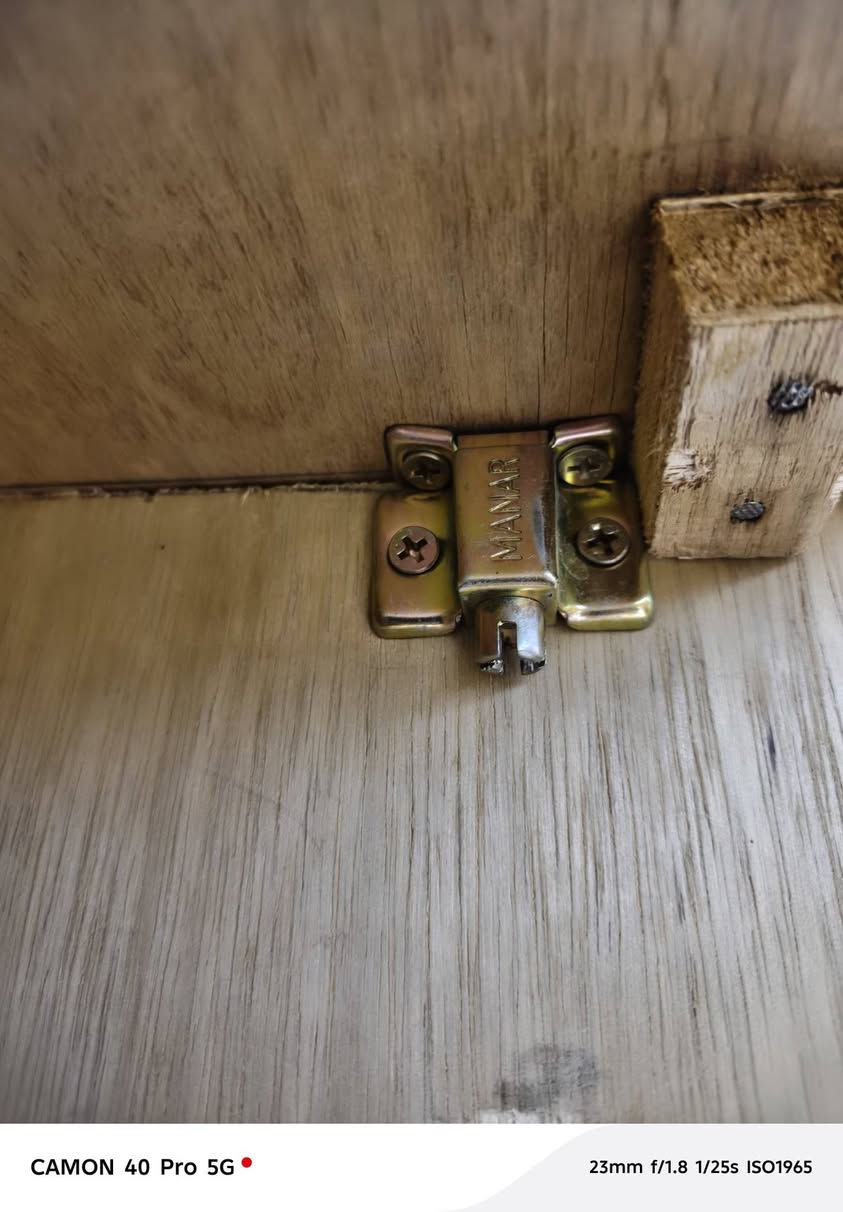 السلام عليكم
كنتور تفصال صاج عراقي 3 بيبان خشب ثكيل نضيف بمعنى الكلمة سعر 200 وبي مجال حك الجيه
وميز مرايه مثل ماموضع بصوره نضيف اي كسر مابي سعره 30
مكاني البصره الزبير 
***********
