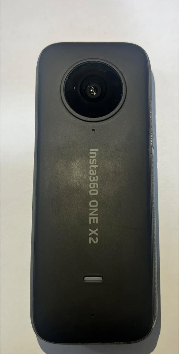 كاميرا Insta360 One X2 تقدم تصوير بزاوية 360 درجة بدقة تصل إلى 5.7K بمعدل 30 إطار في الثانية، مع تصميم مدمج يقيس 46 × 113 × 29 ملم ووزن 149 غرام، كما أنها مقاومة للماء حتى عمق 10 أمتار. تتميز بحرية تحرير المشهد بعد التصوير، مع مزايا مثل التصوير البطيء والوقت الفاصل، وهي مناسبة لمغامرات التصوير المتنوعة ⚠️⚠️⚠️⚠️⚠️يوجد خدش خفيفففف جداً في الكامره الاماميه 

قيم واخذ


**إذا كنت صاحب هذا الإعلان وتريد حذفه لأي سبب، رجاءا أرسل رسالة إلى الدعم الفني**