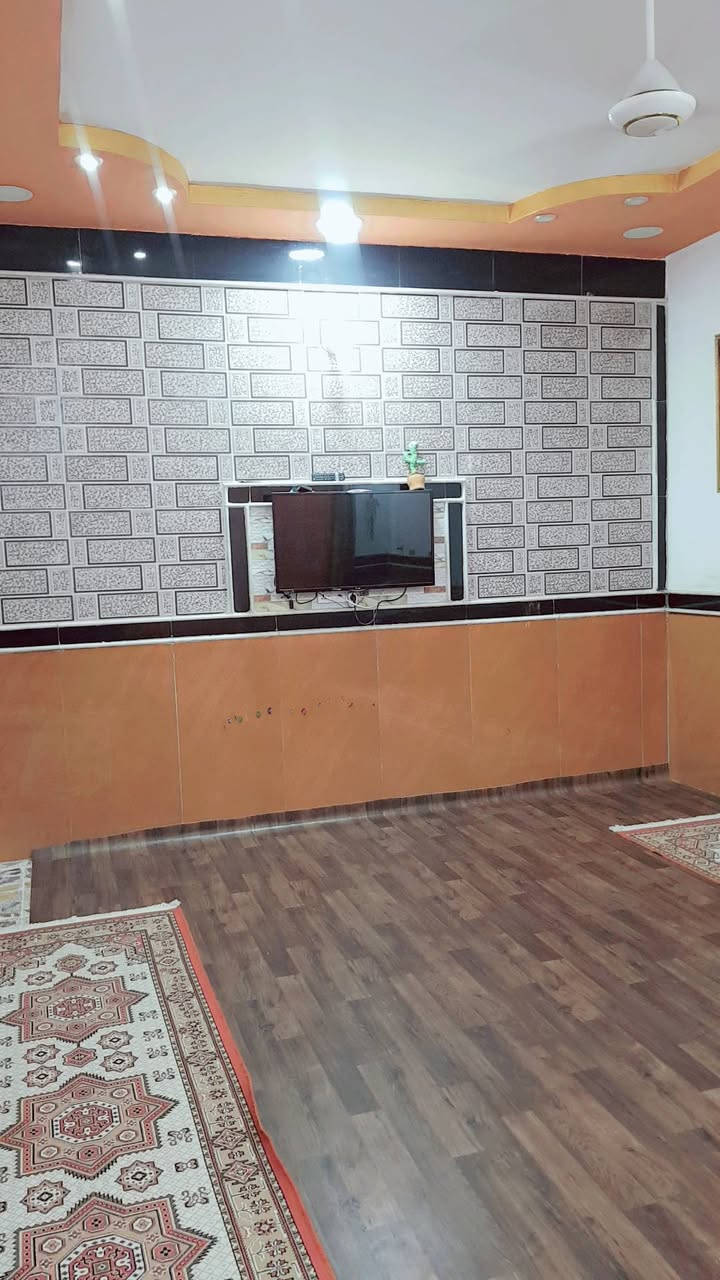 بيت للبيع مساحة 200م طابو صرف  ***********
بناء حديث  حي الغدير  قرب مدرسه الفرح الابتدائية الصينيه جديده قريب على اربع سايدات بفرعين توصل لشارع عام مؤدي الى مستشفى اللبناني طابق واحد

يتكون من ساحه وحمام وتوليت خارجي استقبال٥×٦ ومطبخ ٥× ٤ حارد وبارد  صاله  منورين لبيت غرفتين ٥×٥ 

وسطح ايزوكام وستاره كما مبين بل صور                                                                                                                                                                                                            لبيت كامل شراي   وسعر. للاستفسار الاتصال على الرقم

***********
