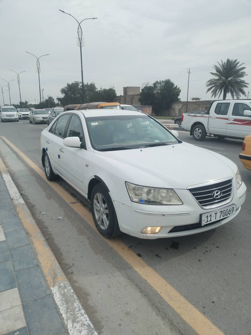 السلام عليكم
سوناته موديل ٢٠٠٩ رقم بغداد بأسمي 
تحويل مباشر فقط جاملغ مبدل بيها سبب طخه بسيطه والجاملغ القديم موجود
وبيها بارد  ملاحضات بسيطه  
مكاني بغداد كميره قرب الجزيره السياحيه *********** 
السعر 100$ بغداد, العراق
