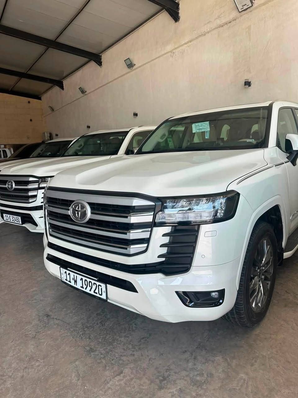 السلام عليكم
لاندكروزر 2025 GX.R  SAS 
سعة المحرك 4000c V6
السياره في حالة الشركه زيرو 
الممشى 7000 KM 
ضمان شركة 100,000 KM

المواصفات
تدفئه و تبريد في المقاعد 
فتحة سقف 
تشغيل عن بعد 
كروس سرعه 
7 مقاعد جلد  
3 شاشه داخل السياره 
ثلاجه 
تبريد 3 قطع 

رقم السياره بغداد بأسمي تحويل مباشر 

للاستفسار : 
***********
