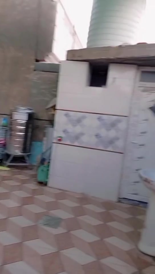 سلام عليكم مشتمل البيع المساحه 130 بحي الزهراء حي شمر ***********
