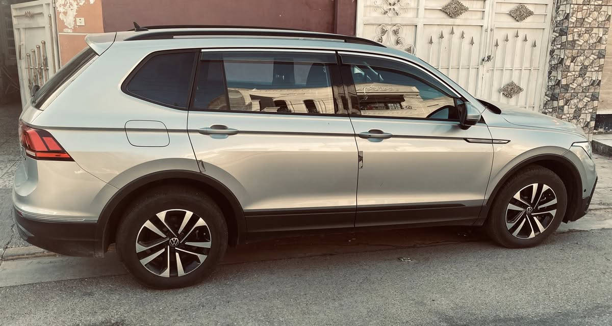 فولكسواكن تيكوان 2022 كليين
سلام عليكم

للبيع فولكسواكن تيكوان S موديل ٢٠٢٢ دفع رباعي 5 راكب
Volkswagen Tiguan S 2022 4 motion
رقم اربيل الجديد سنويه بسمي
السياره مكفوله كليين بدون صبغ بدون ايرباك بدون دواخل اكيد فقط بارد بحافة البنيد وخشم الجاملغ الايسر فقط وصور الحادث بالمنشور بمعنى الكلمه اقل الشبر والصور تحكم
السياره محرك 2000 تربو طياره / كير 8 نمر / ماشيه 25 الف ميل بامريكا وحالياً ماشيه ٤٠ الف يعني مماشيه بالعراق هوايه

سياره جديده ارضيات شركة + بصمات بلاد عدد 2 + / سبير جك / كل تفاصيلها بلاد وعلى ايدنا احنه رقمناها داخله بنهاية سنة ٢٠٢٤

مواصفات
بصمة تشغيل + ابواب + جنطه
رادار امامي خلفي جانبي 360 درجة
فوول تحكم ستيرن
تبريد خلفي 
نقط عمياء
اوتو ستوب
تدفئة مقاعد
جام فول اوتو صعود نزول
انظمة قياده متعدده 4 ( سبورت/ايكو/ثلج/طيني)
لايت امامي خلفي ضبابي كله لد اوتو
ماسحات اوتو
مانع انزلاق
هاند بريك بصمه نظام ABS
حساس اطارات
وبيها مواصفات بالشاشه هوايه بيها تفاصيل متغيره

اخوان السياره مكفوله بكل تفاصيها كفاله عامه من كلشي اي ضوه تنبيه ماكو بالدشبول على وضع الشركة

السعر 199 $ وبيها مجال بسيط انشالله وكلشي اكو بالسوك
مكان السياره اربيل

للاتصال ***********
***********
