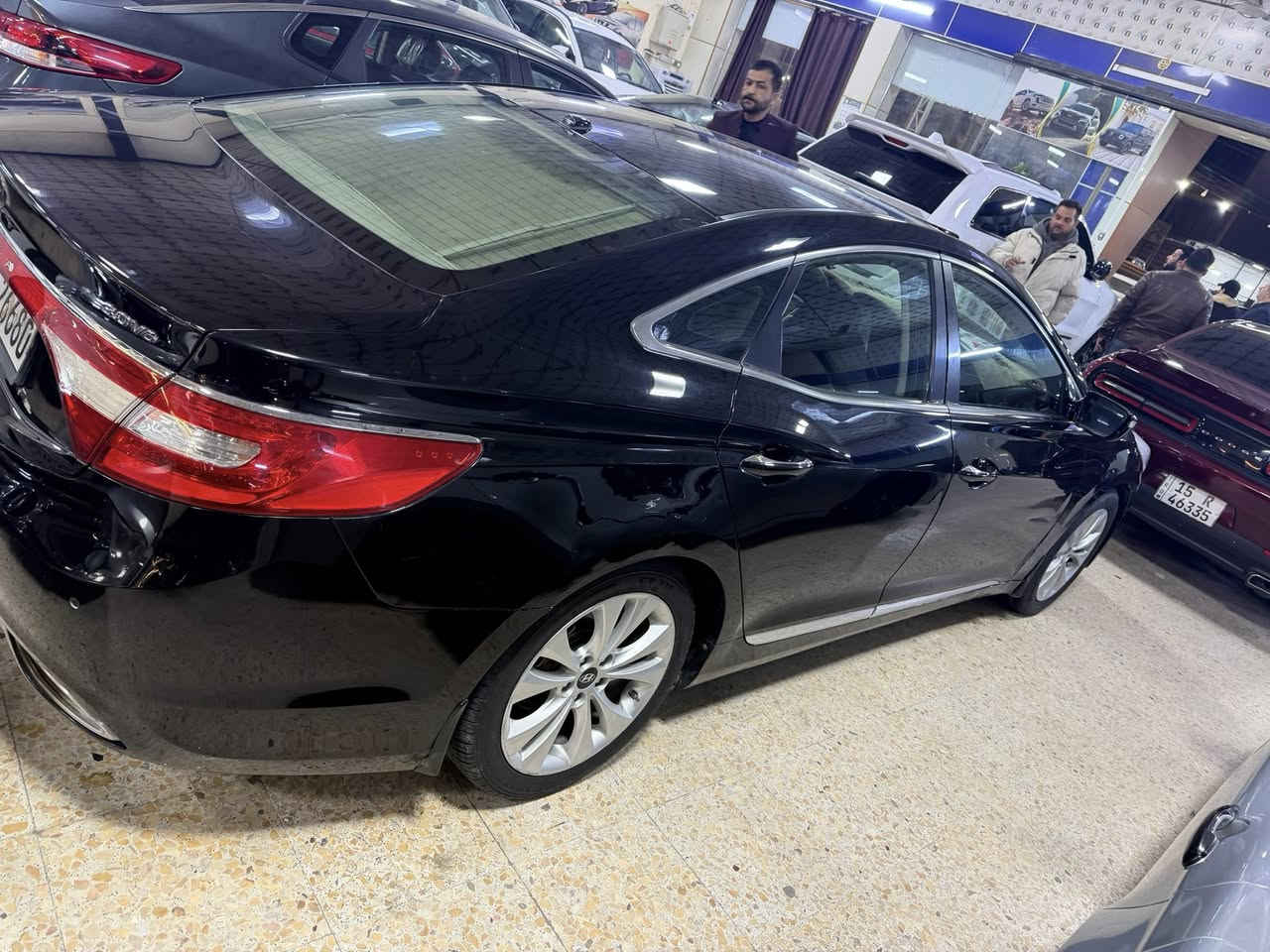 السلام عليكم 
اخوان
هونداي ازيره
موديل 2012
كشنات جلد كهرباء
مري قلاب
برده خلفيه كهرباء
بردات بوب
تحكمات جهتين
قطعتين تبريد 
بيها بنيد مبدل نفس لون جوملغ نفس لون
رقم اربيل تحويل مباشر
السعر 115 بيها مجال
*********** زيد الجبوري
