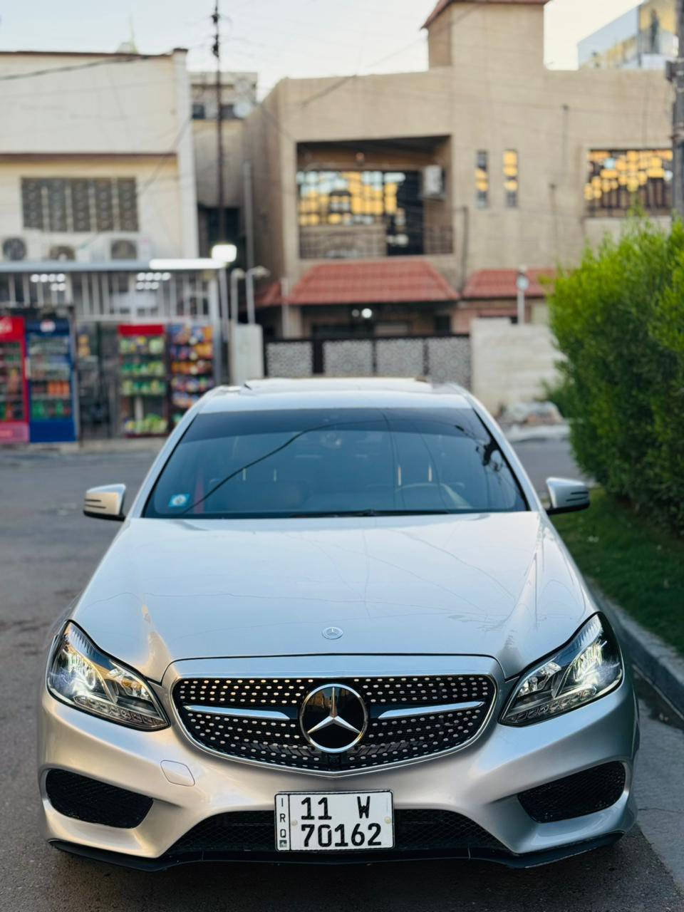 ‏مرسيدس E350
موديل 2014 
ماشيه 101  
نوع الدفع : تو ويل . 
بصمة تشغيل
4بصمات ابواب
سلايد
جنطه كهرباء
كشنات تدفئه + كهرباء + وخزن ميموري 
داخل لد 64 لون متغير
نقطه عمياء + رادارت جانبيه
كروز سرعه + ستيرن كهرباء جميع الجهات  
شاشه بلاد كامره خلفيه بلاد دواره
سماعات هارمن كاردن
برده خلفيه كهرباء
تجاوي خلفيه كهرباء
ضرر دعاميه وبنيد بدون دواخل 
 صبغ فقط بنيد  فقط
نظام اوتو هولد
ماوس 
السعر / 187 بيها مجال بسيط 
رقم صاحب السيارة 
0771 724 7914
