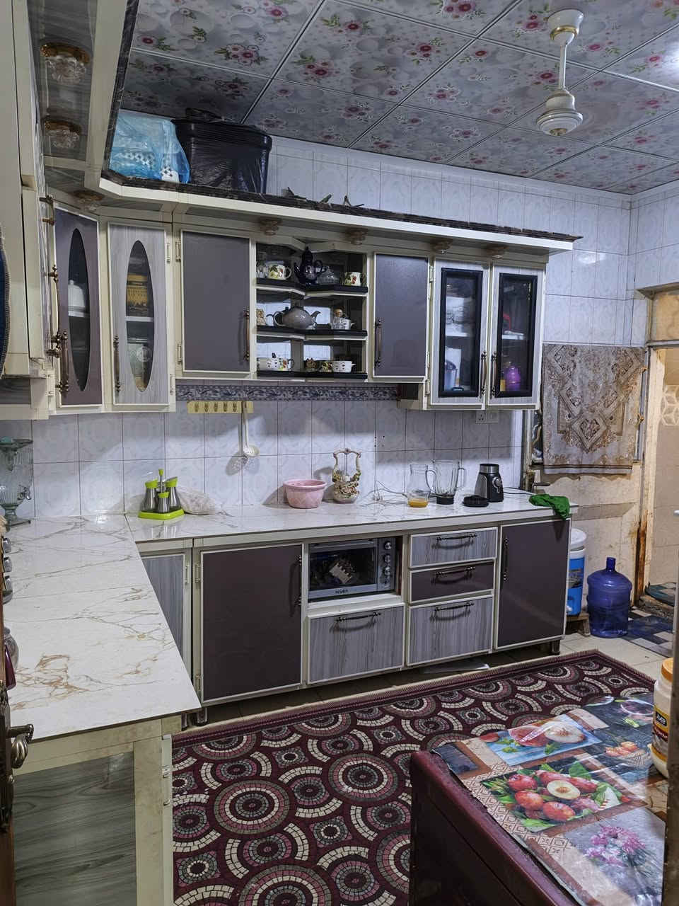 بيت 200مترفي حي الوفاء منطقه 41بيت بناء شيلمان نظيف جدا تاريخ البناء 2005 البيت على ساحه ومعاه حديقه مع البيت 300متر مقابل البيت مسيجه  البيت يبعد عن شارع هنديه وفاء١٥٠متر  يحتوي على اربع غرف مع استقبال ٨متر يحتوي على مسقف كاسبان  البيت يحتوي على ثلاث حمامات البناء الطابق الثاني جديد غرفتين وصاله ٨متر سعر البيت 250الف وبيه مجال للشراي فقط لاتصال على الرقم ليس متواجد على الفيس والمازنجر ***********حيدر الكعبي
 لحد يكسر بحلال مسلم
