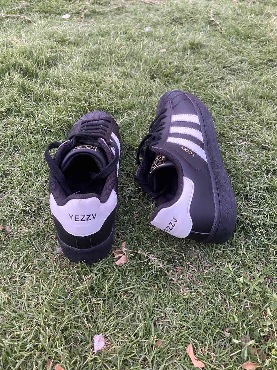 adidas Superstar (كوبي) 
قياس: 43
سعر : 20


**إذا كنت صاحب هذا الإعلان وتريد حذفه لأي سبب، رجاءا أرسل رسالة إلى الدعم الفني**