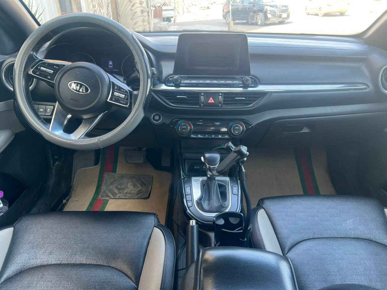 السلام عليكم .كيا فورتي 2019 فول عدة الفتحة محرك 2000 تبريد قطعتين تدفئة تبريد كشنات رادر بالسيارة . بصمة جنطة تنفتح بالقدم حساسات . محرك كير صدر داخل وخارج السيارة خير من الله . بإسمنة ماشية 73الف ميل. بدون ايرباك تقريره عطل ميكانيكي كير تبديل المرغوب at. بديل cvt. وشخط بالجاملغ الايسر الامامي كلير.السعر 140. شدة و40 وكلشي اكو بالسوك . 
*********** واتساب وخط.
