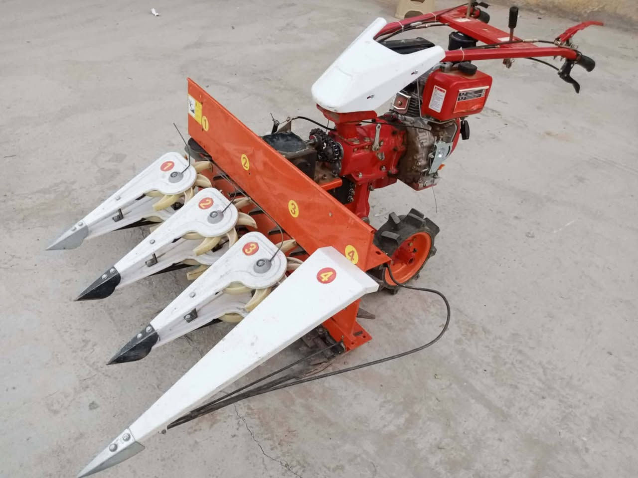 سلام عليكم اخوان عندي حاشوشة جت كاز للبيع التواصل على الرقم ***********
