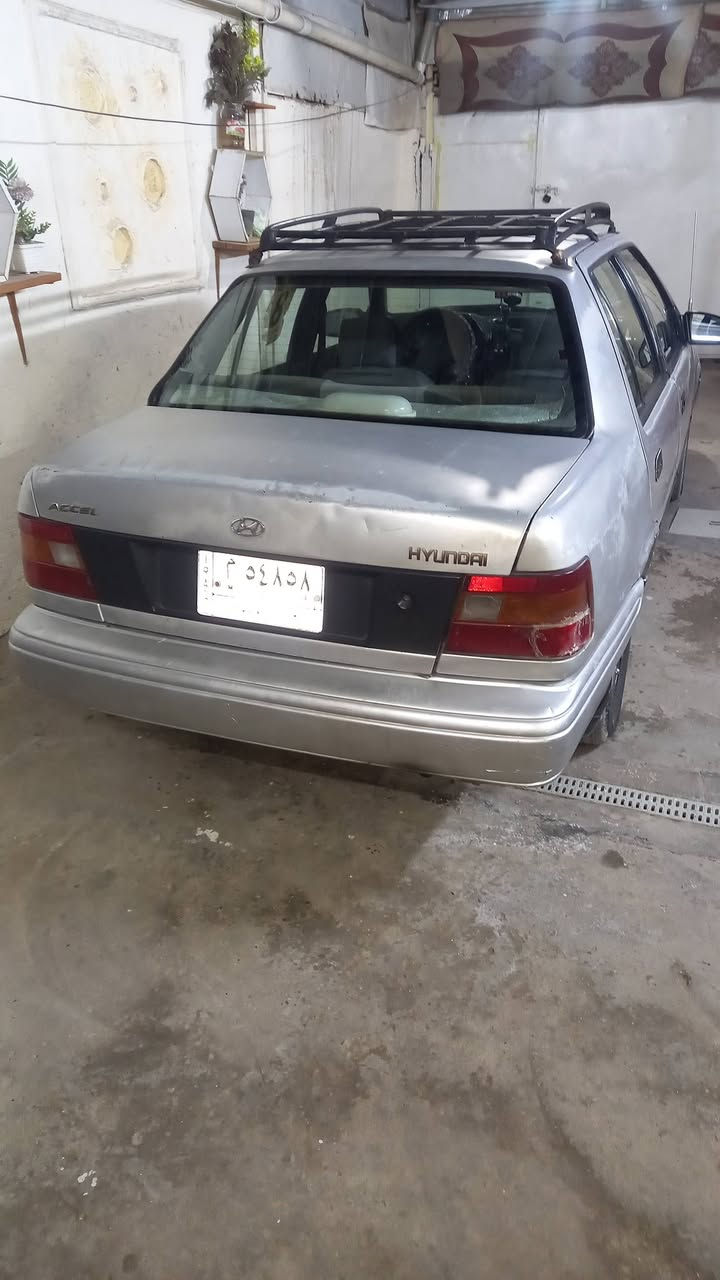 اكسله ٩٤ بغداد باسمي محرك بي تبخير تبريد شغال تايرات جديده باتري كهربائيات كلها شغاله دواخلها نظيفه جدا وحداديه نص ونص سعرها ٢٧  بشرط التحويل مكاني زعفرانيه ***********
