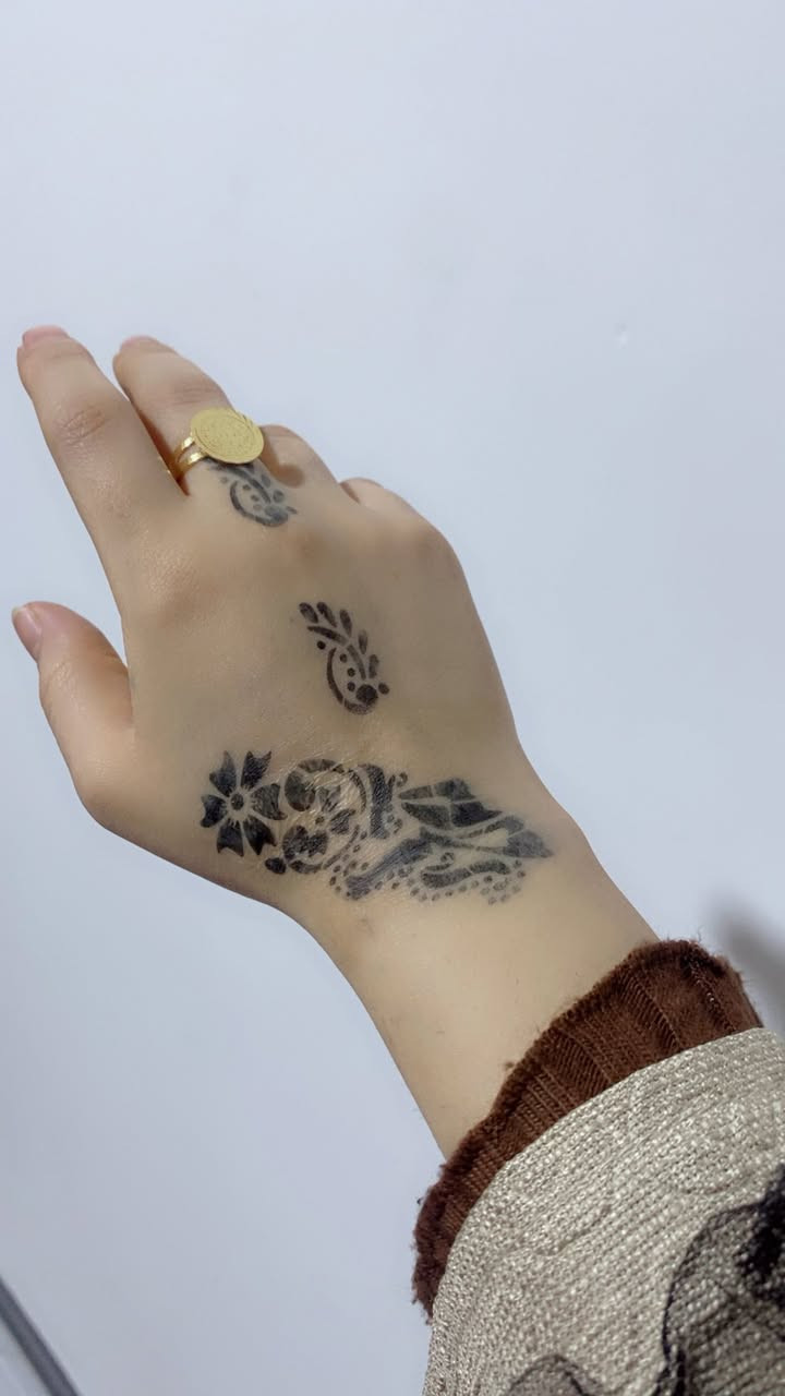 حنه لون اسود مع طباعه 
السعر 5


**إذا كنت صاحب هذا الإعلان وتريد حذفه لأي سبب، رجاءا أرسل رسالة إلى الدعم الفني**