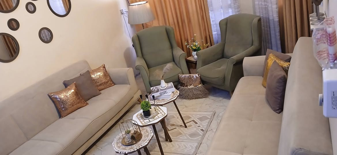تخم تركي نضيف جداا 8مقاعد سرير مخزن عنوان دورة***********
