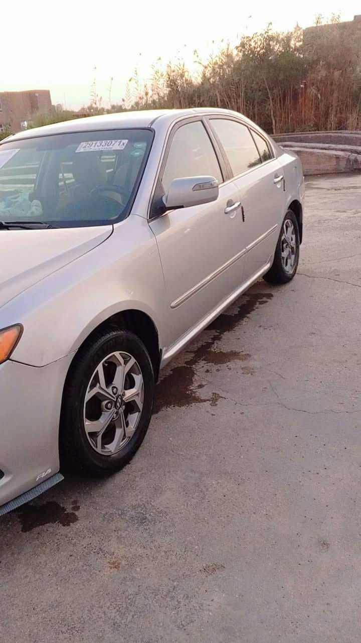 سلام عليكم سياره اوبتيما موديل 2010السياره مكفولات كير محرك شاصي السياره بس مصبوغه حزام الجماليه بدون ضربه او ضرر دواخل جديده رقم اربيل بسمي السياره مال جناي ما ضب عليه لو ربع غير بس البنيد جارد شويه مكان السياره الطيفيه الحصوه حي المثنى السعر 97وبي مجال الاستفسار *********** واتساب *********** ***********
