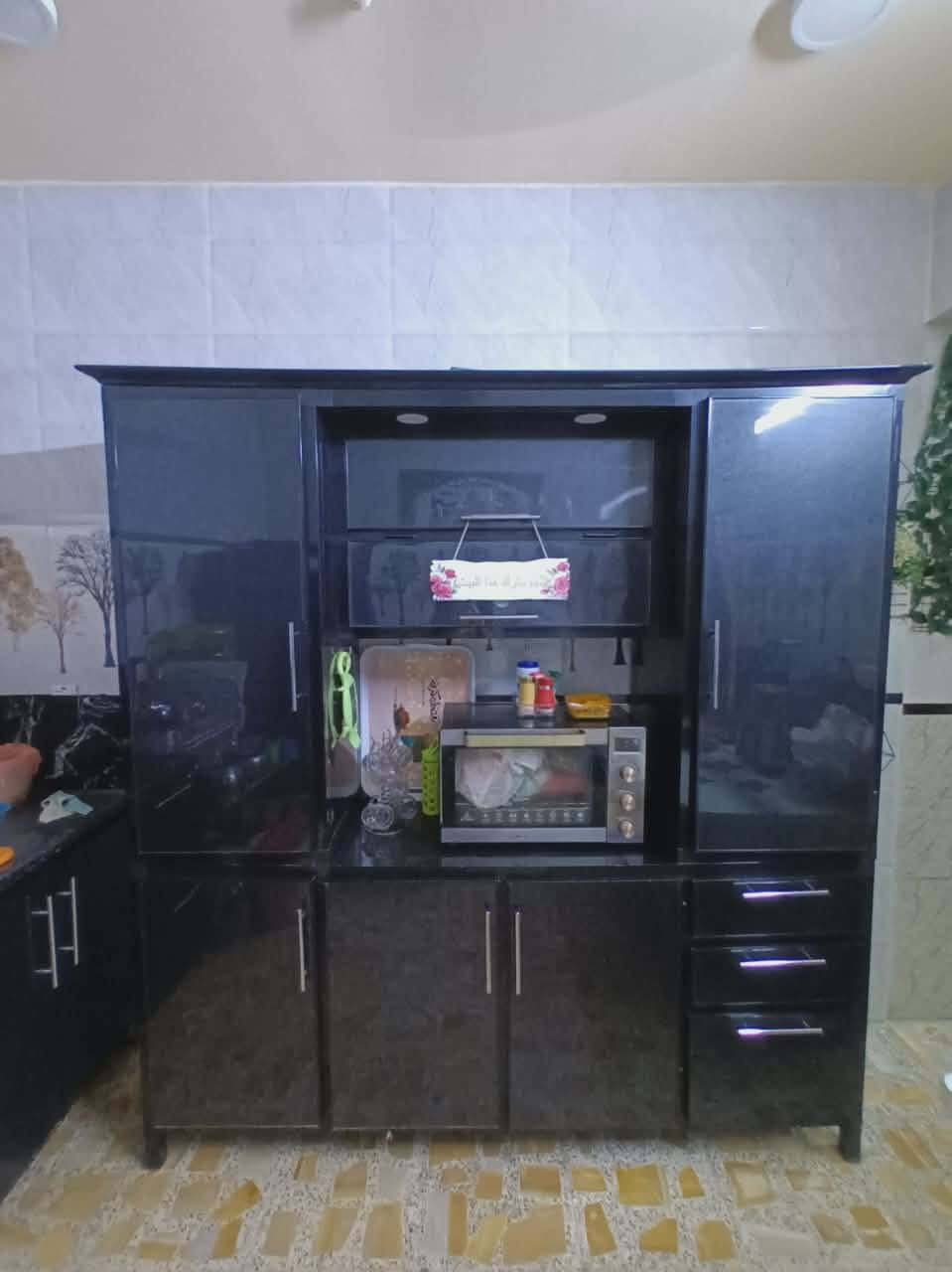 غراض بيت واحد لبيع الغرفه البيضه 11 قطعه مليون مع الدوشك  
الكاونتر  3 قطع ب500 
والتخم يتحول سرير تركي 8 مقاعد   ب450
المولده جديده 200 
ميز  مترتين75 لشاري اخد سكرين وتعال خاص


**إذا كنت صاحب هذا الإعلان وتريد حذفه لأي سبب، رجاءا أرسل رسالة إلى الدعم الفني**