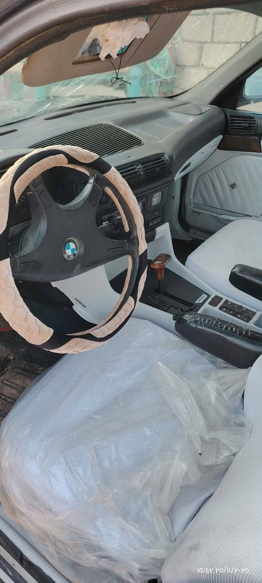 للبيع BMW حجم 535 اصل   مفتوح 35 موديل1991 
مصبوغه جماليه   ،، السياره جاهزه من كل النواحي  ،،  تخم تاير جديد ،، تبريد ثلج ،،  
رقم بغداد الدولي   ،، المكان سماوه  
السعر 50  
***********
