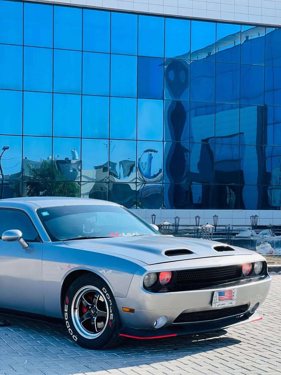 السلام عليكم 
جالنجر للبيع موديل 2013
السياره بيه قطعتين صبغ البنيد والباب عكس السايق 
فقط وبارد بالجاملغات فقط بارد
السياره 6 سلندر 
ماشيه 145 ميل وقابل للزياده 
السياره نظيفه 
السياره دركه صب
ويل ويلد 
رقم بغداد مشروع وطني سنويه 27
مكان السياره كربلاء 
سعر السياره 135 وبيه مجال 
***********
