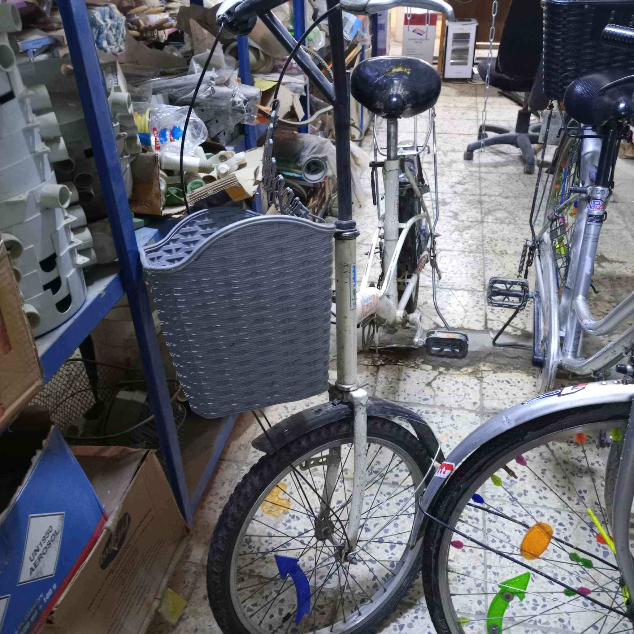 سلام عليكم شباب عندي هاذ البايسكل للبيع حجم 20✅
البايسكل جاهز كلشي مابي فقط بدون عكرب يعني مابي✅ عكرب كير اسمه مالمكينه الباسكل سعره 50 الف ✅
العنوان : بغداد حي التراث ✅
للاتصال على الرقم: ***********✅
