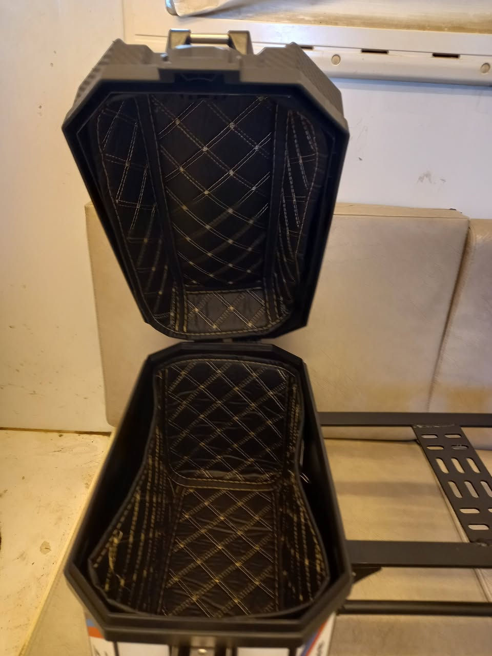 جنط جدد غير مستعملات نهائي والاكسر والازلغ حلوات قياس وسط ماعندي فيتة اقيسهة يرهمن على اي دراجة من الفورزة الى السكاي والسلفر ونج جميع الدراجات حتى سكنس ماكس بيسي اكس كاملة جيب وشد ماخذهن اب١١٠ انطيني بال يرظة بي الله خلي ابالك كارتونة ماشادهن اشتريتهن وبعت الدراجة المكان بسماية المجمع المراسلة الخاص متوفر


**إذا كنت صاحب هذا الإعلان وتريد حذفه لأي سبب، رجاءا أرسل رسالة إلى الدعم الفني**