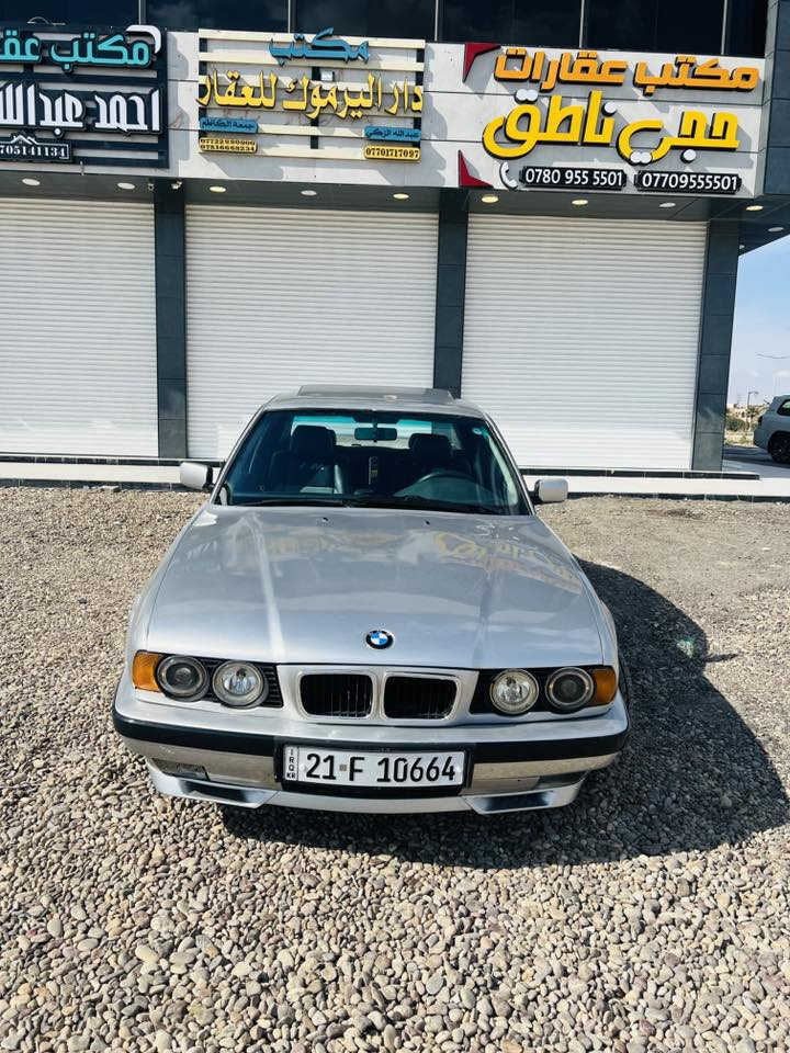 السلام عليكم 
للبيع بي ام 525 اصل موديل 91صبغ عام جماليه بدون ضرر
محرك 525 عدل مسكر المرغوب كير وتماتيك شرط 
رقم وهزه وبراد جديد سليمانيه بسمي شرط التحويل
ثاني يوم سنويه 2031 قبل اسبوع محوله شرط
صدر امامي خلفي جديد تخم تايرات ويل كب جديد خليه 
غرفه جديده 4بطاين جديد شرط لايتات جديد بجم عريظ 
بك لايت جديد سلايت تبريد تدفئه شغال 
مسجل سماعات شغال السياره احلا من الصور
السياره جازه كهربائيه و ميكانيك كل شي شغال 
مكاني تكريت السعر مناسب 68 وبيه مجال 
***********
***********
