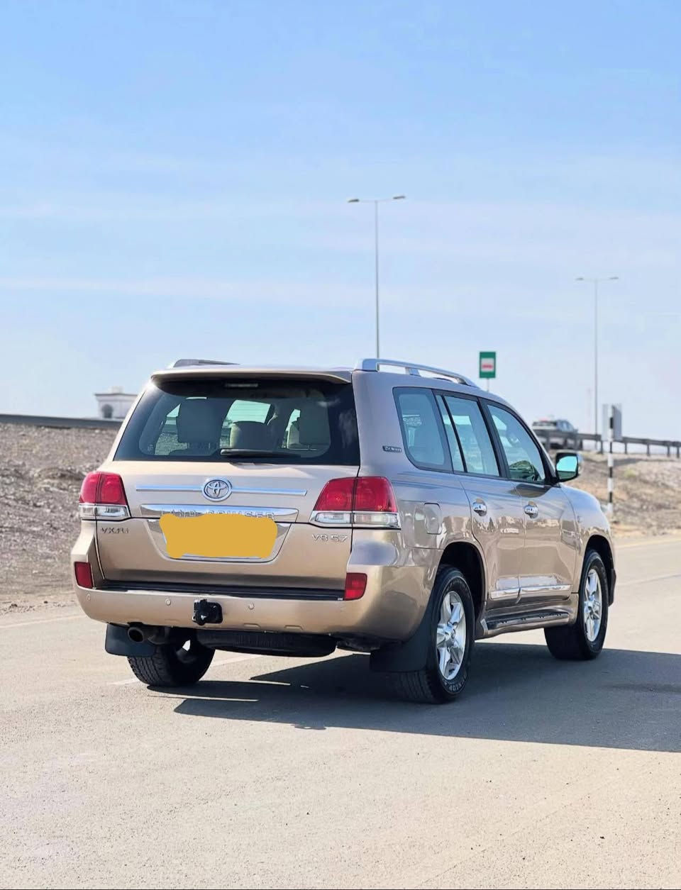 السلام عليكم لاندكروز 2011 خليجي مقفوله كفاله عامه من الدعاميه للدعاميه بشرط لا صبغ بيها لا ضرب بها لا تبديل بيها تخم تاير جديد صدر امامي خلفي جديد كهربائيات كله شغال تدفيه تبريد شغال ضايفي لها تشغيل عن بعد وضايفينها جكات تصعد وتنزل محرك مبدل جديد قبل 18 يوم محرك 8 سلندر حجم المحرك 5700، 💯💯VXR رقم اربيل باسمي لغايه السنويه 31 السعر 295 بيها مجال بسيط عنوان بغداد*********** عطل واحد فقط بالمسجل
