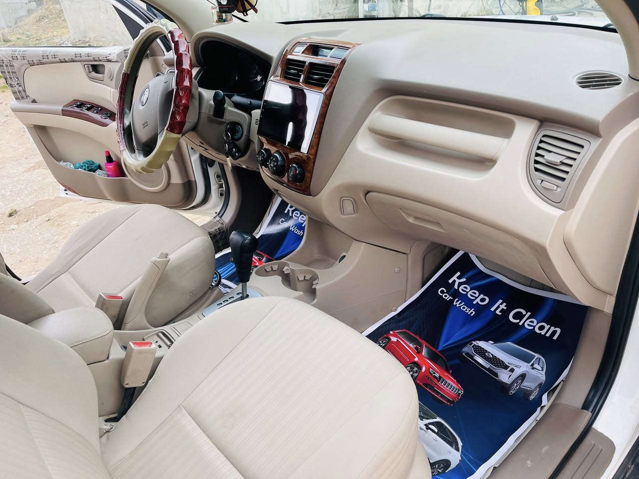 سبورتج 2009 خليجي السونار مرفق وية الصور مال حناي خير من الله بيه شغلات بسيطة السعر 130 وبيه مجال للشراي مكاني ديالى المقدادية الاستفسار هاتف ***********
